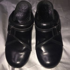 Dansko 39 Midnight black buckled clogs
